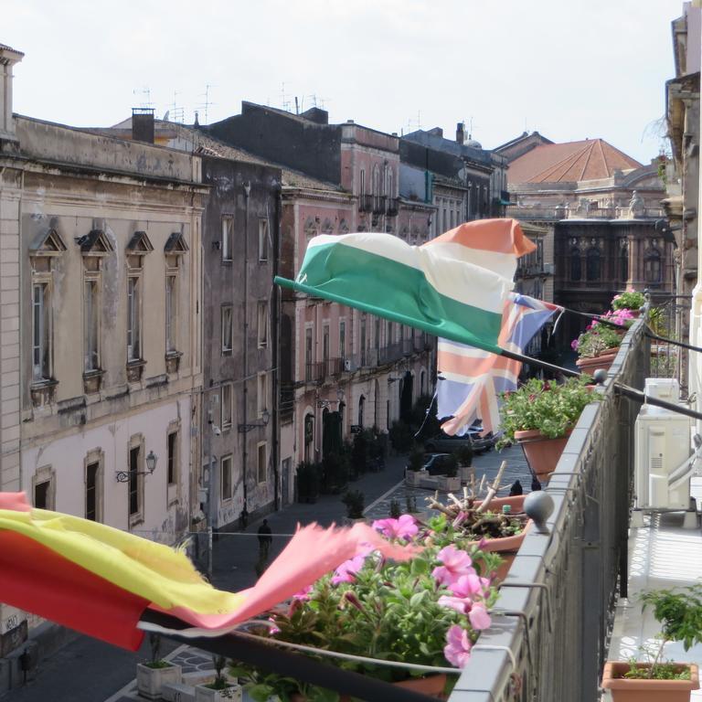 كاتانيا B&B Al Teatro Massimo الغرفة الصورة