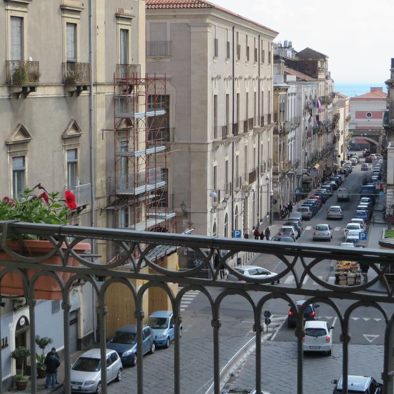 كاتانيا B&B Al Teatro Massimo الغرفة الصورة