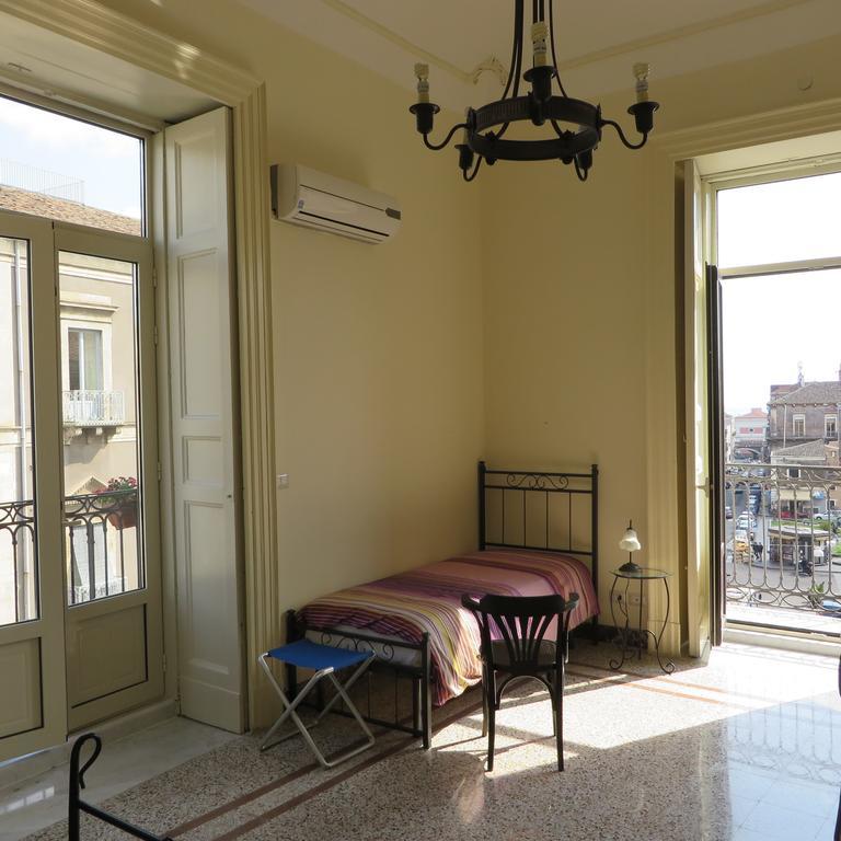 كاتانيا B&B Al Teatro Massimo الغرفة الصورة
